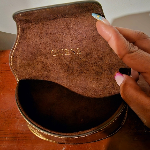 Guess large oversized bronze gold sunglasses case, luxury, 2010s, opulence - Picture 7 of 9